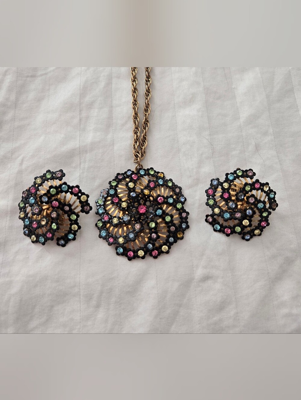 Vint. Unsigned Swirl Aurora Borealis Necklace & Earrings (Juliana/Weiss Style)